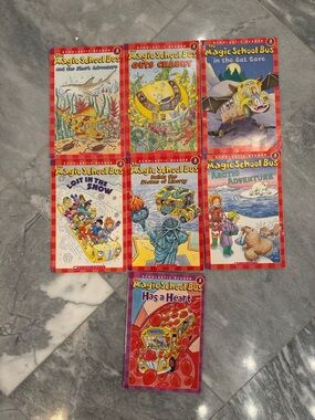 Scholastic The Magic School Bus Readers - Yellow & Red Cover Set